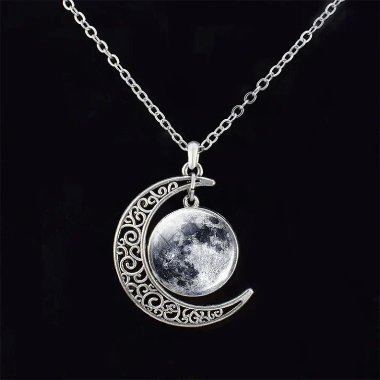 Moon and Star Jewellery Trends and Emotional Expression